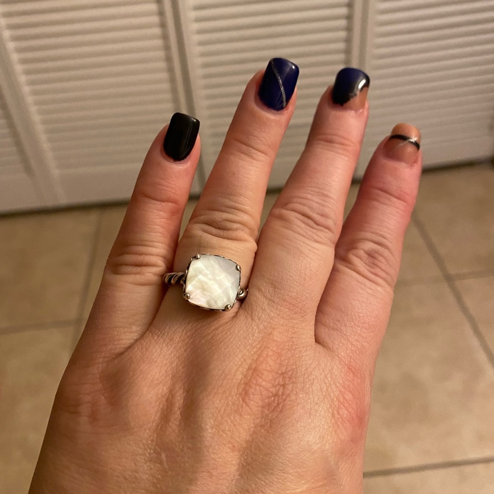 Price Drop 😱 Retired ❣️ Mother of Pearl Pandora Ring